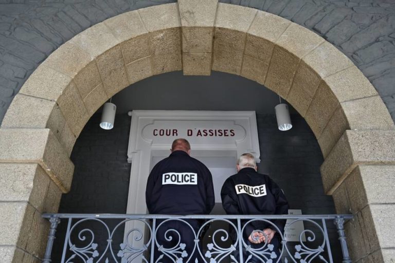 police devant la cour d'assises