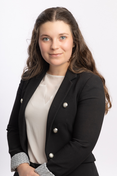 Chloe-1 avocate collaboratrice droit des affaires